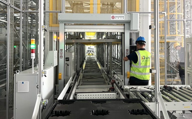 徐州防坠落卷帘门厂家｜美高门业PVC卷帘门用于货梯门口安全保护缩略图