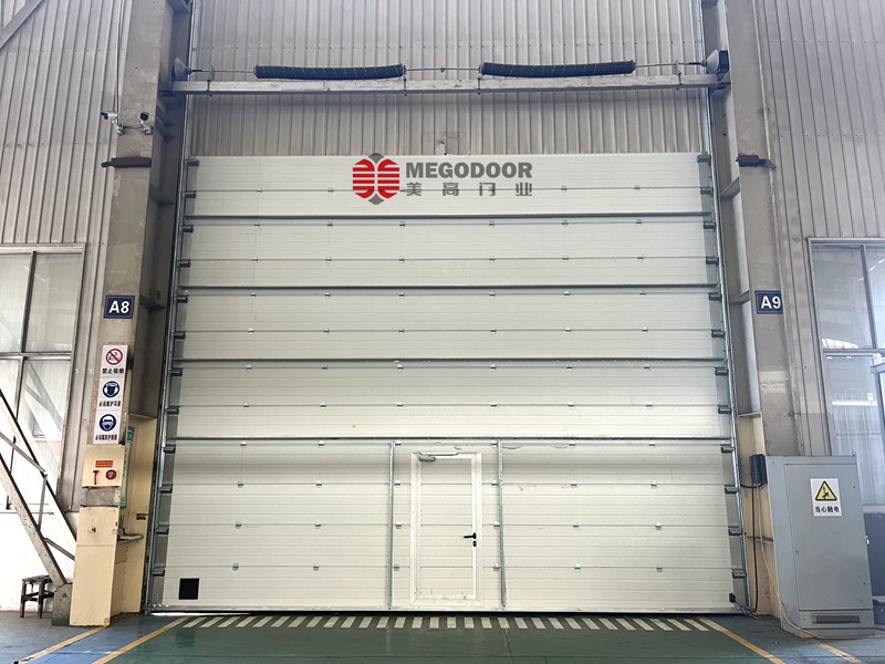 徐州厂房安全大门：带小门的工业提升门产品详解插图