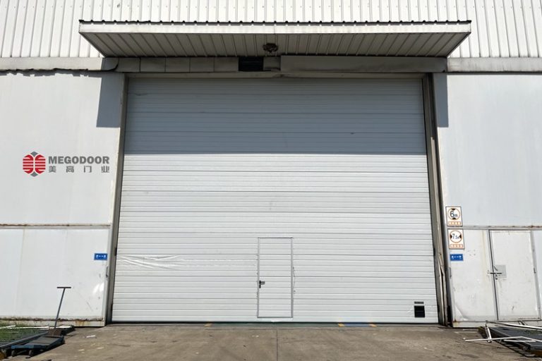 徐州厂房安全大门：带小门的工业提升门产品详解缩略图